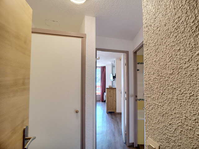 _lv_images__lot_0012030424_07_32601908