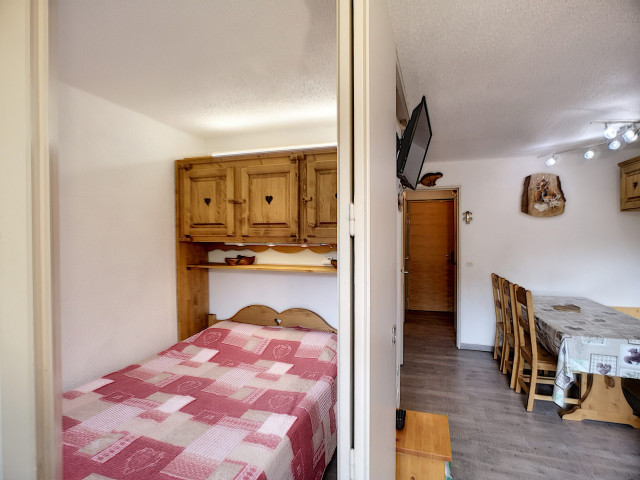 _lv_images__lot_0012030616_04_28610620