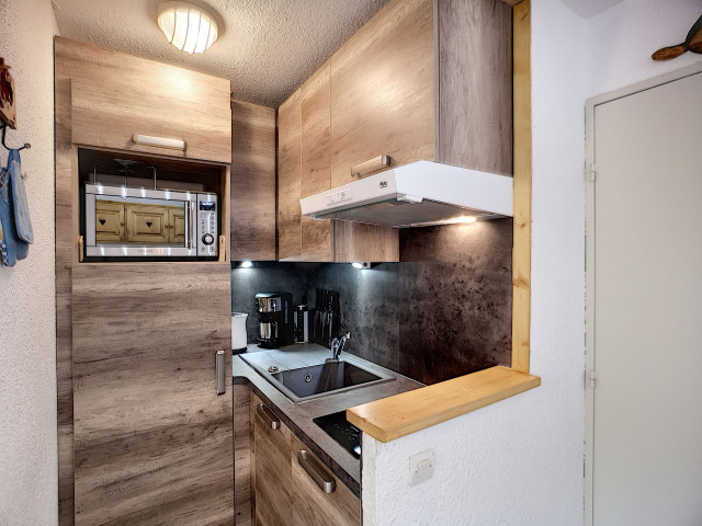 _lv_images__lot_0012030616_06_30009792