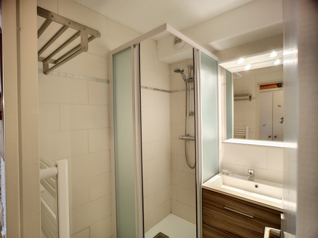 _lv_images__lot_0012030616_08_30160940