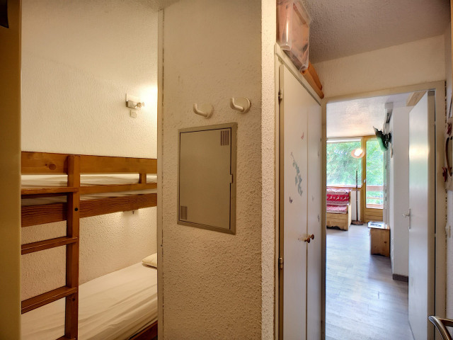 _lv_images__lot_0012030616_09_27783064