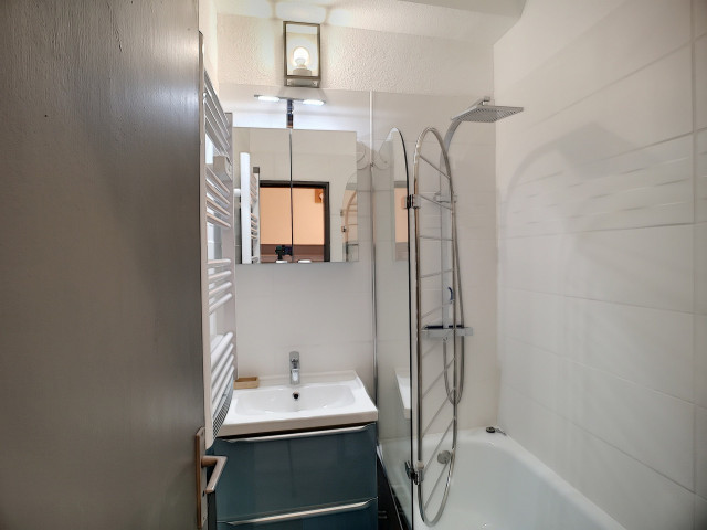 _lv_images__lot_0012030621_08_29969542