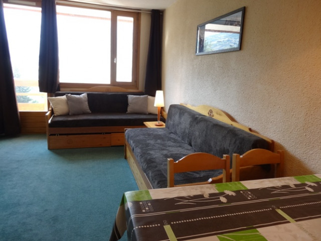 _lv_images__lot_0012030622_01_29168102