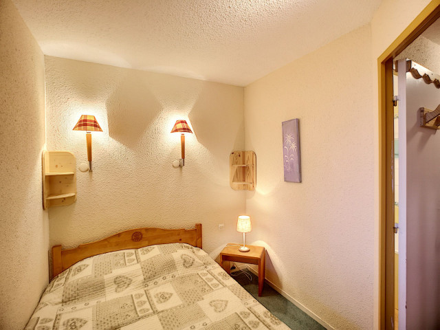 _lv_images__lot_0012030817_09_32136266