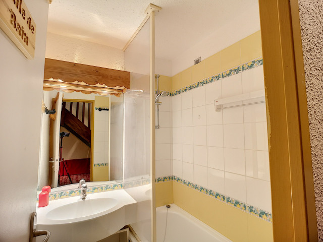 _lv_images__lot_0012030817_12_32136269