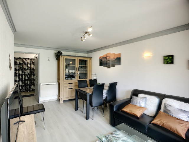 _lv_images__lot_0013040064_02_27513880