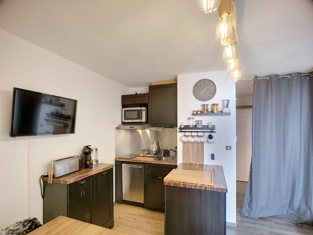 _lv_images__lot_0013040072_02_28705510