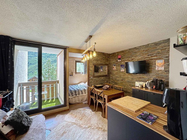 _lv_images__lot_0013040072_02_32727963