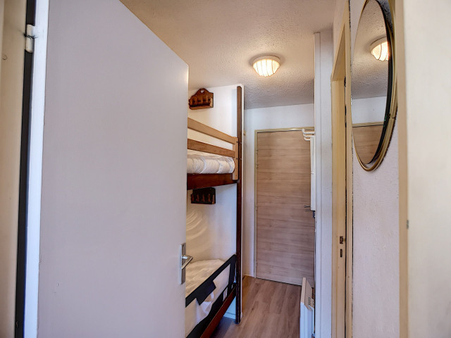 _lv_images__lot_0013040079_12_32284888