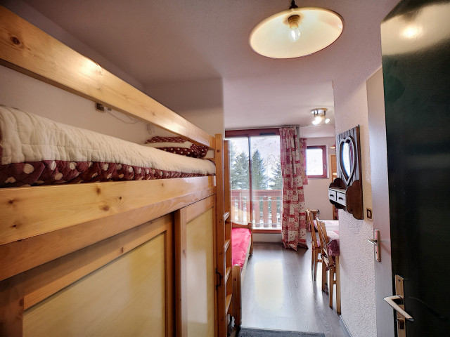 _lv_images__lot_0013040081_04_30181744