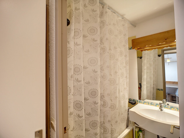 _lv_images__lot_0013040084_09_30120734