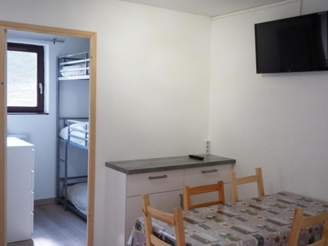 _lv_images__lot_0013040086_05_30102260