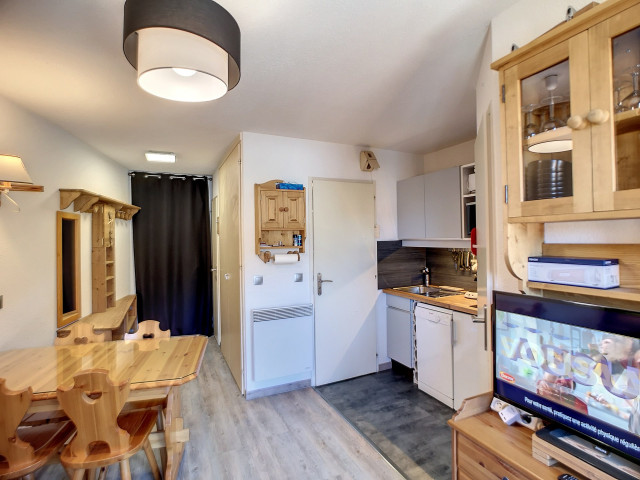 _lv_images__lot_0013040094_02_28630754