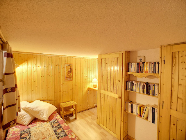 _lv_images__lot_0013040103_08_29859080