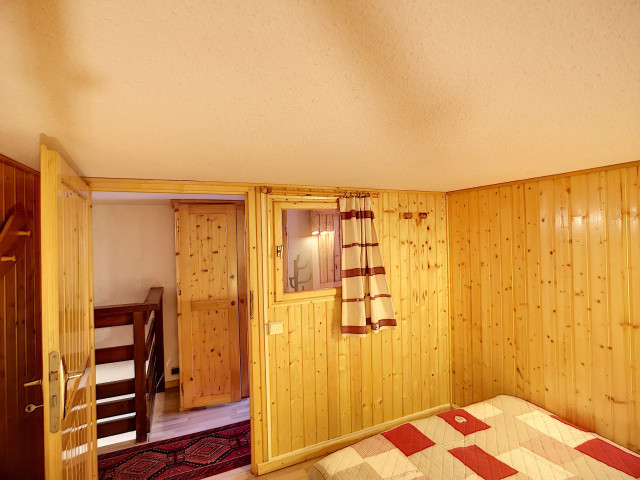 _lv_images__lot_0013040103_10_28860318