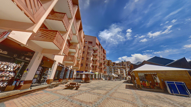 _lv_images__lot_0013040103_15_30084818