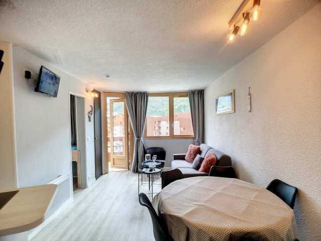 _lv_images__lot_0013040104_03_28198060