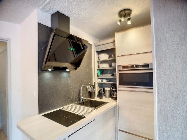 _lv_images__lot_0013040104_08_30201932