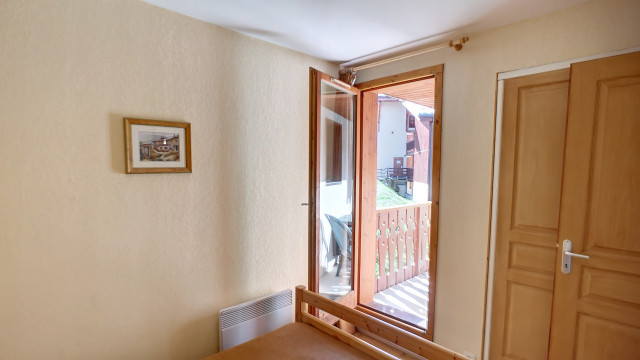 _lv_images__lot_0013040110_08_29664856