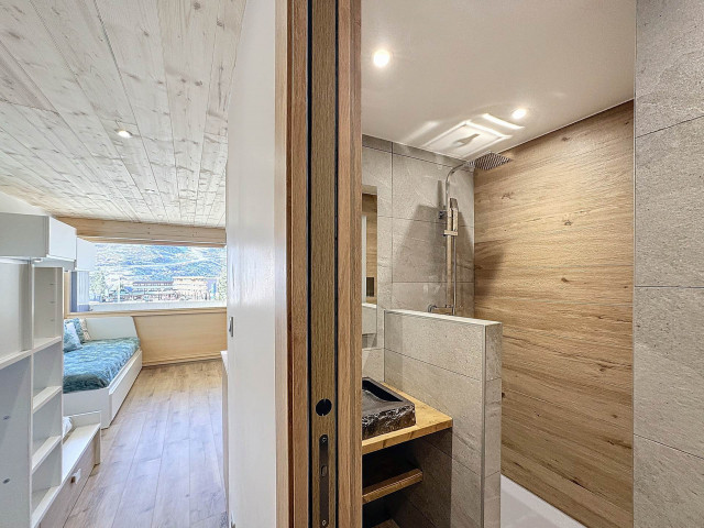 _lv_images__lot_0013040112_06_29821581