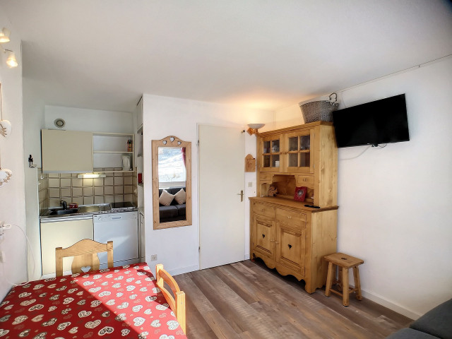 _lv_images__lot_0013040117_02_27688106