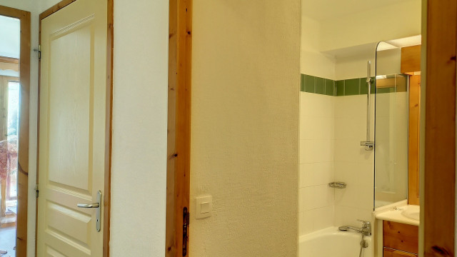 _lv_images__lot_0013040128_08_32473488