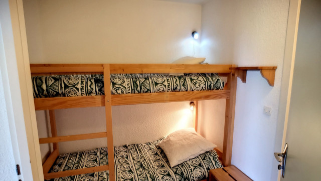 _lv_images__lot_0013040129_12_32494658