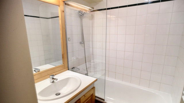 _lv_images__lot_0013040131_06_29604820