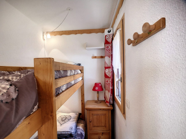 _lv_images__lot_0013040132_03_28198272