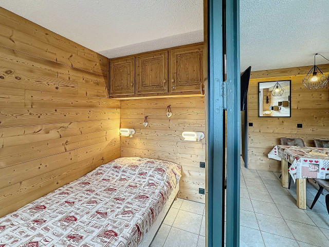 _lv_images__lot_0013040137_09_29384448