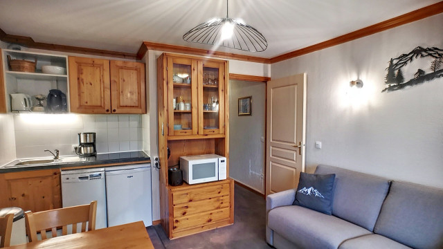 _lv_images__lot_0013040140_01_30159805