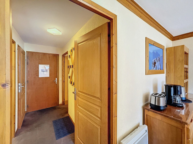 _lv_images__lot_0013040141_08_32261985