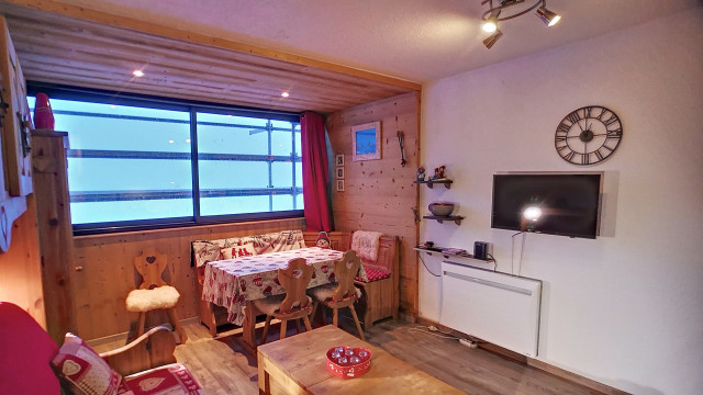 _lv_images__lot_0013040149_10_28335674