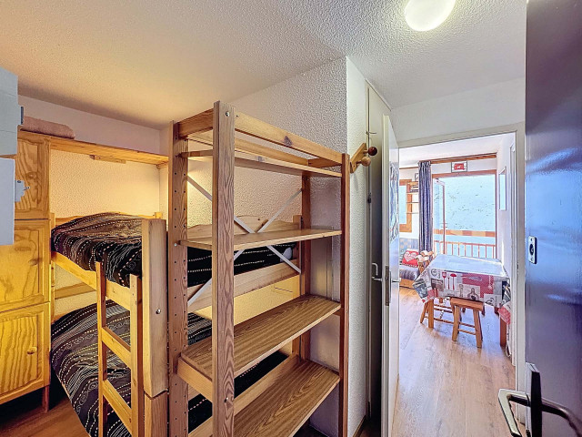 _lv_images__lot_0013040151_11_28374674