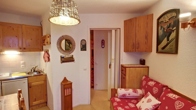 _lv_images__lot_0013040152_02_32198506