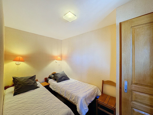 _lv_images__lot_0013040157_08_28452788