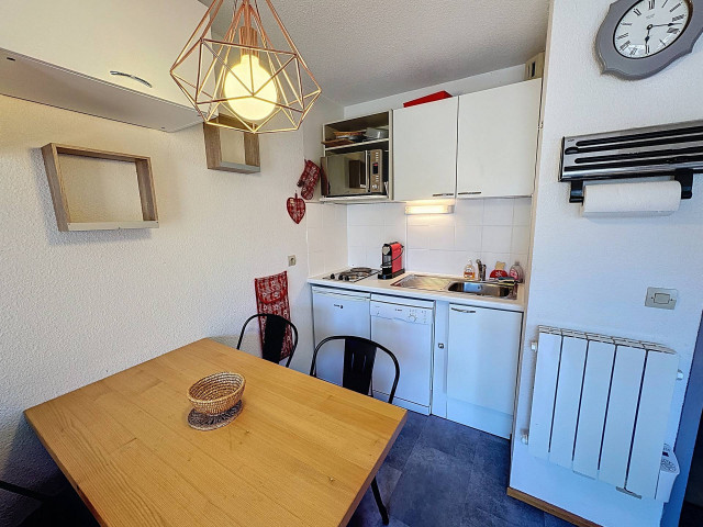 _lv_images__lot_0013040167_02_30101330