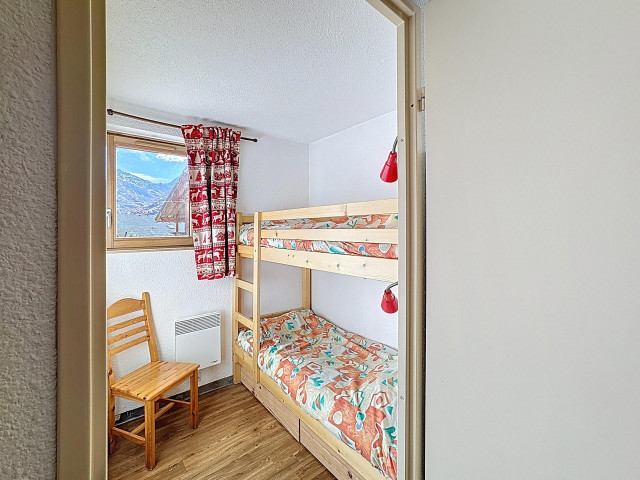 _lv_images__lot_0013040170_03_28631744