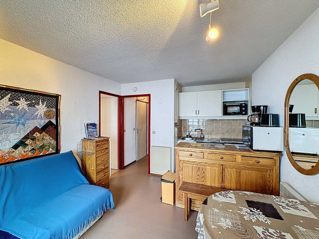 _lv_images__lot_0013040172_02_29872152