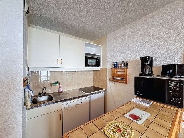 _lv_images__lot_0013040172_03_30052438