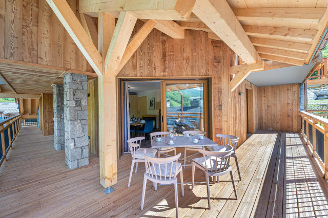 _lv_images__lot_0074061766_03_32222333