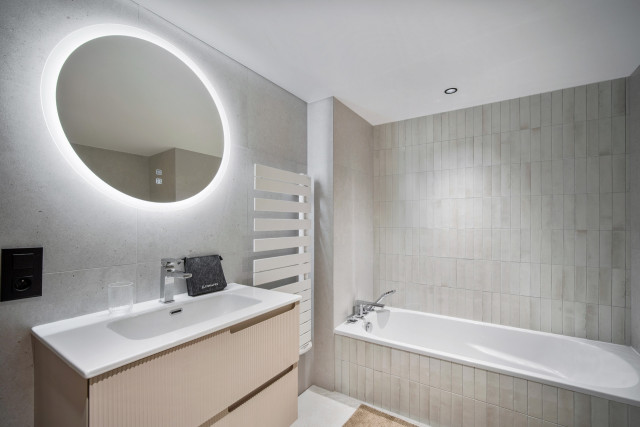 _lv_images__lot_0075554048_07_28377595