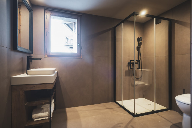 residence-sapiniere-menuires-4p6s-sallededouche-01-cande-2026-28319774